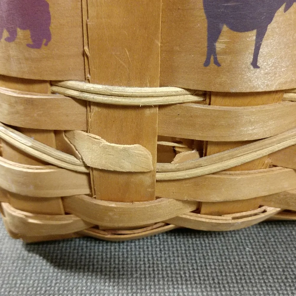 Rustic woven basket with handle